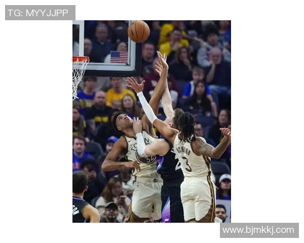 爵士主场大胜火箭，米切尔狂砍40分引领球队获季后赛关键胜利