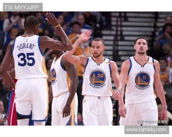 库里与汤普森再次携手，展现无可匹敌的默契