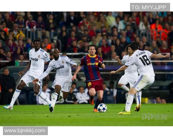 梅西帽子戏法领衔巴萨逆转皇马，巴萨再次赢下“国家德比”