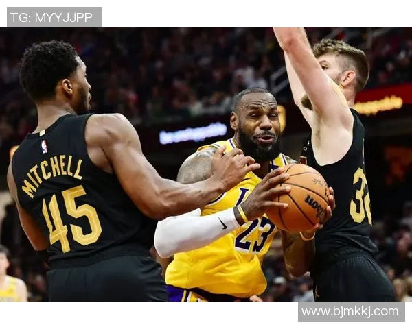 湖人客场不敌步行者，吞下四连败，球队陷入困境，未来如何破局？